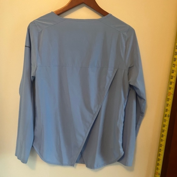 Columbia light blue top long sleeve rash guard Split back Women’s M - Picture 4 of 9